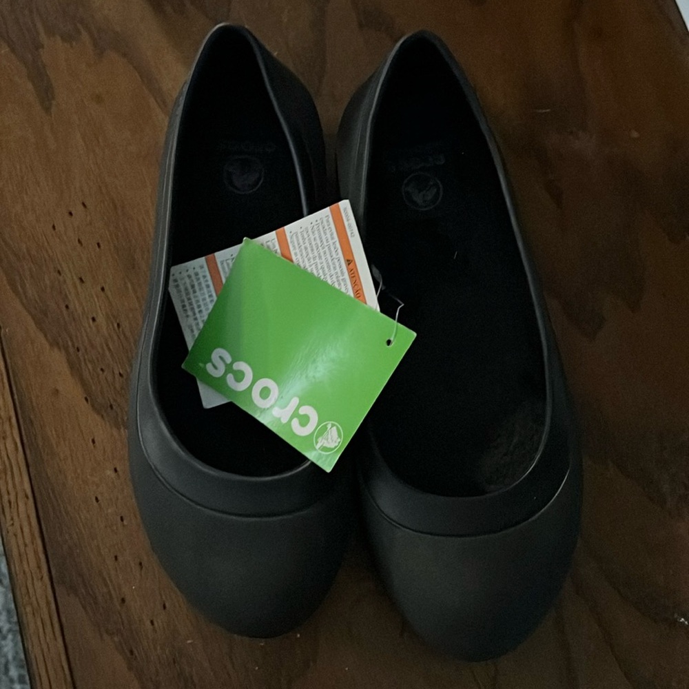 BNWT CROCS fleece lined Mammoth Flat. Slip-resistant, CrocsLock treads.